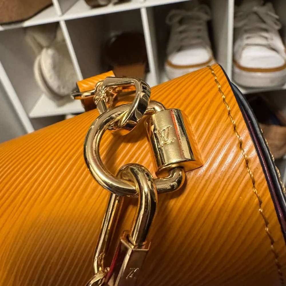 Epi twist bag - Picture 9 of 13